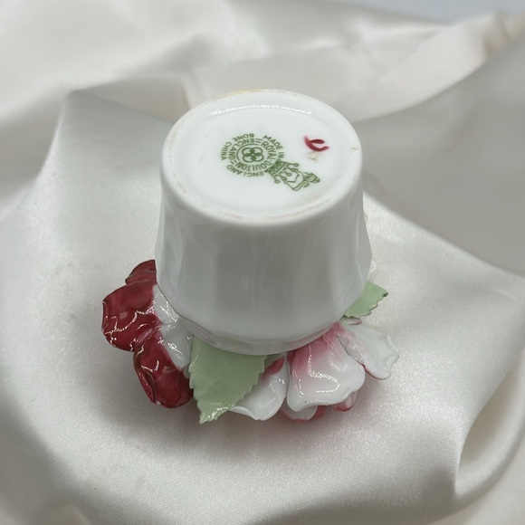 Royal Doulton Porcelain Flowers and Vase. - Picture 6 of 8